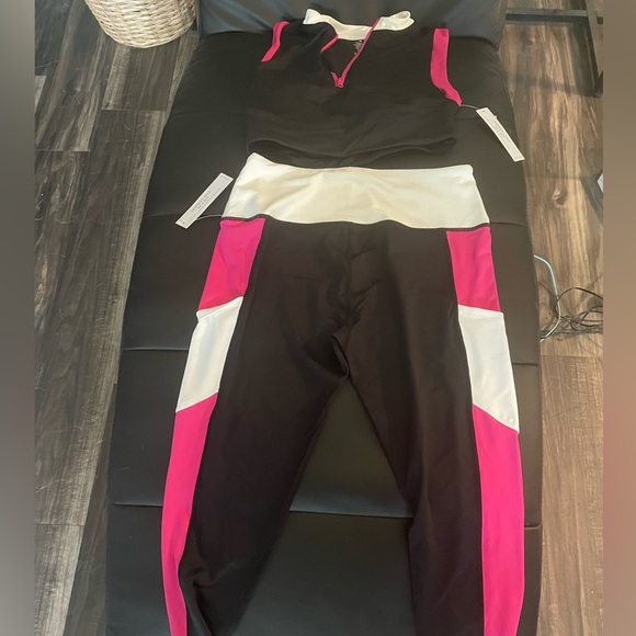 Venus Athleisure/work out set New with tags - Picture 1 of 2